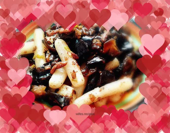 Fried rice cake with fungus and shredded pork