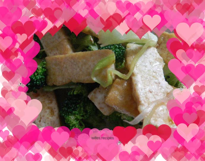 Stir-fried broccoli with fried tofu