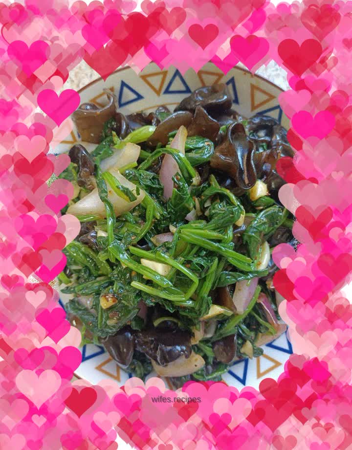 Spinach mixed with fungus