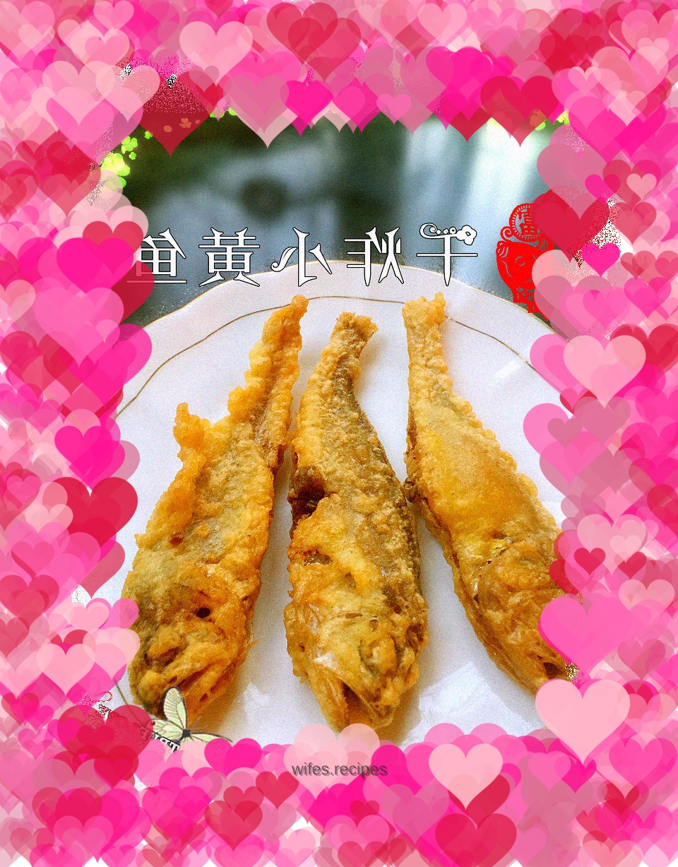 Dry fried small yellow croaker