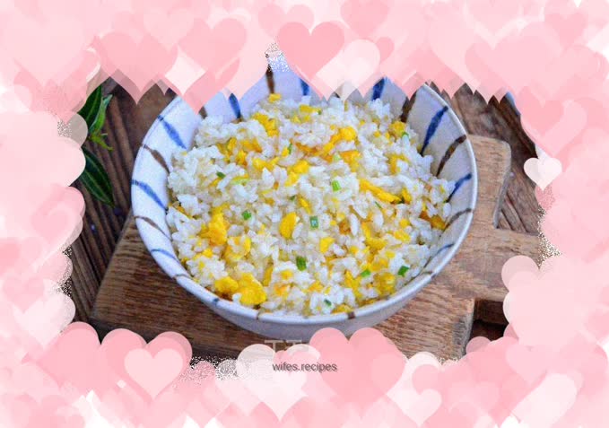 Fried rice with enoki mushrooms and eggs