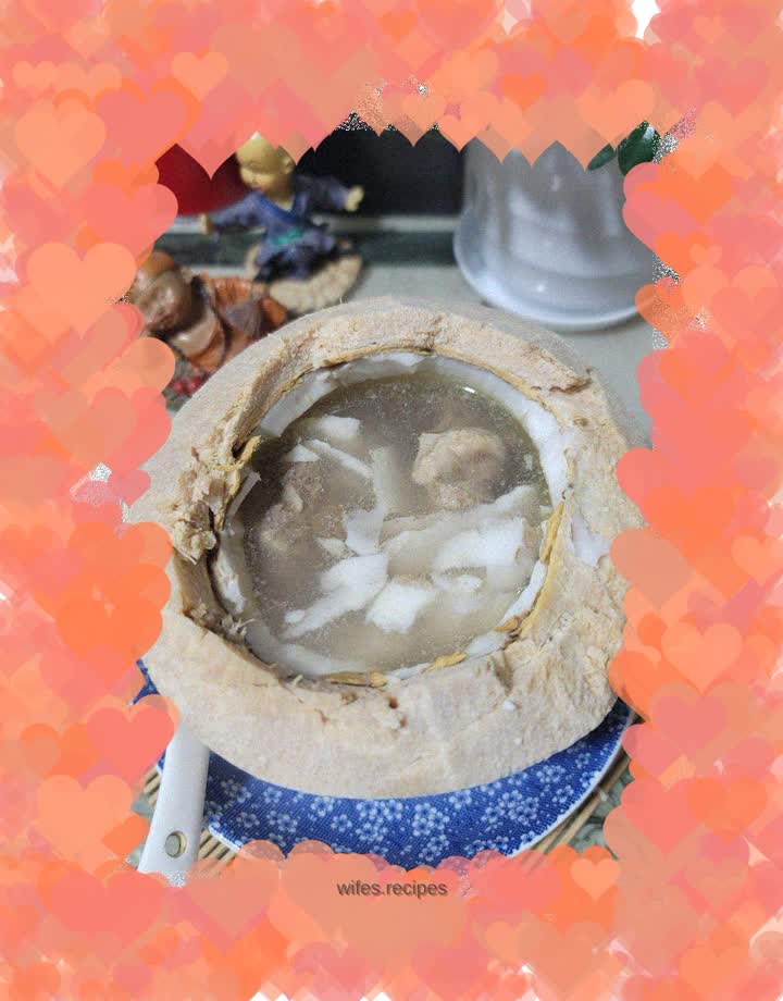 Whole coconut stewed chicken