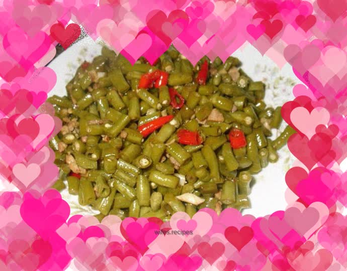 Stir-fried sour cowpeas with minced meat as a summer meal