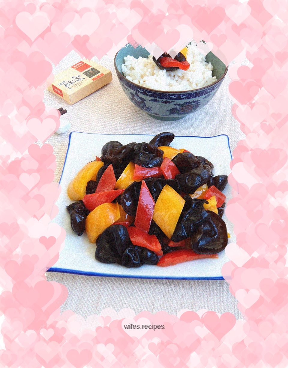 Stir-fried colorful peppers with fungus