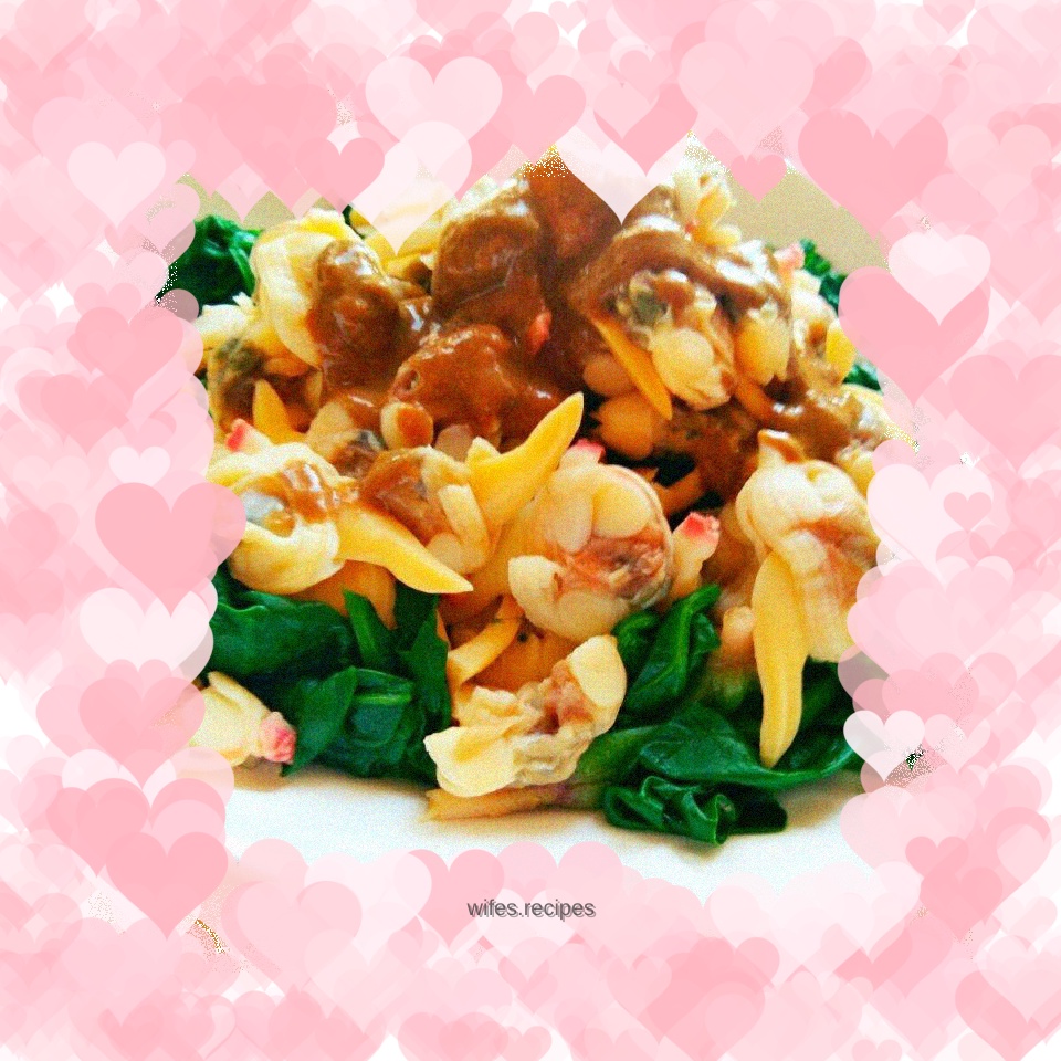 Spinach mixed with yellow clams