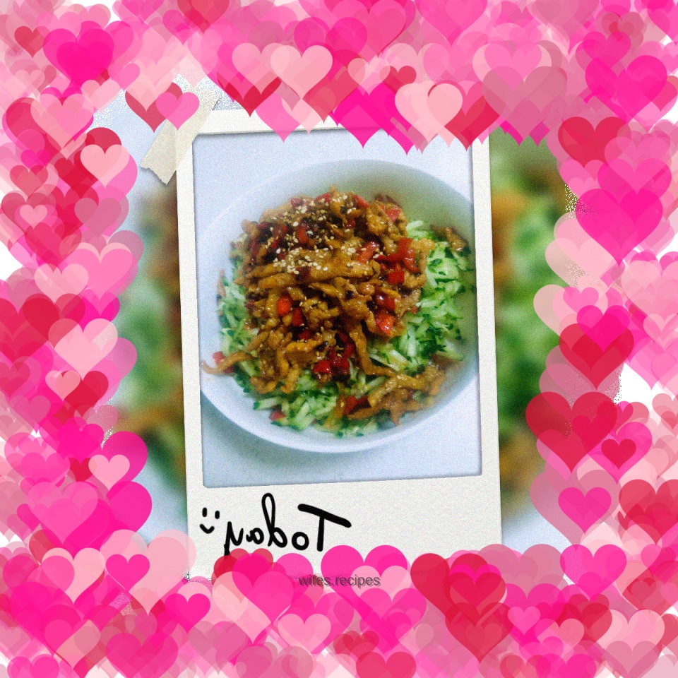 Shredded pork and cold cucumber