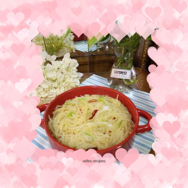 Vegetarian fried shredded potatoes