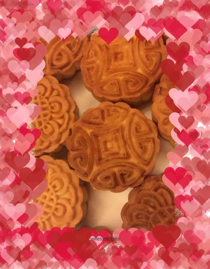 Simple Cantonese style lotus paste and egg yolk mooncake