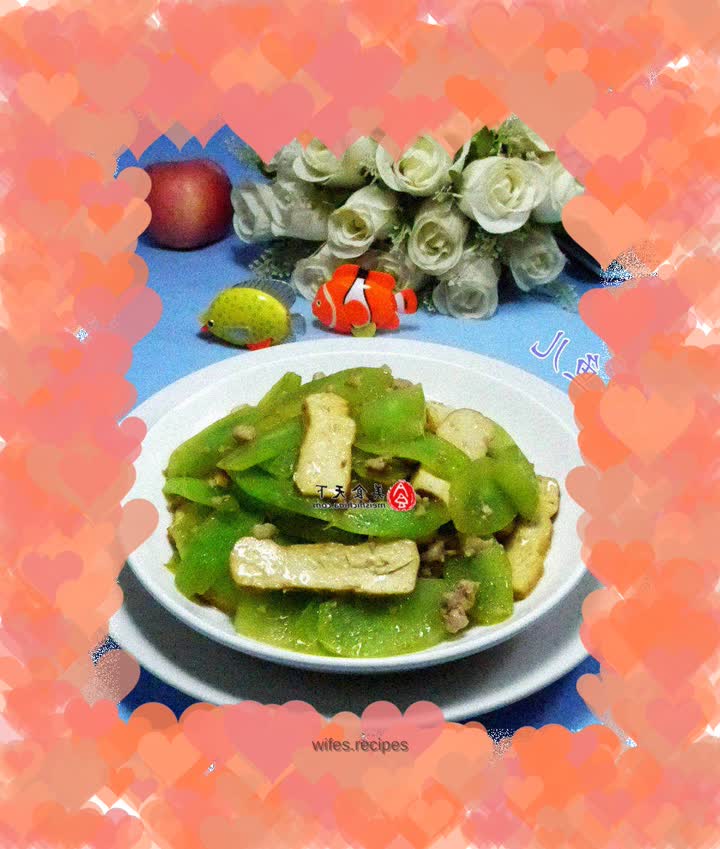 Stir-fried lettuce with minced meat and dried herbs