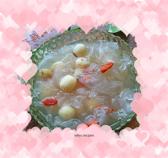Rock Sugar Lotus Seed Tremella Soup