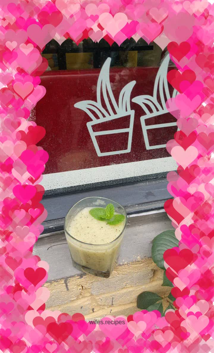 Clear kiwi pear juice