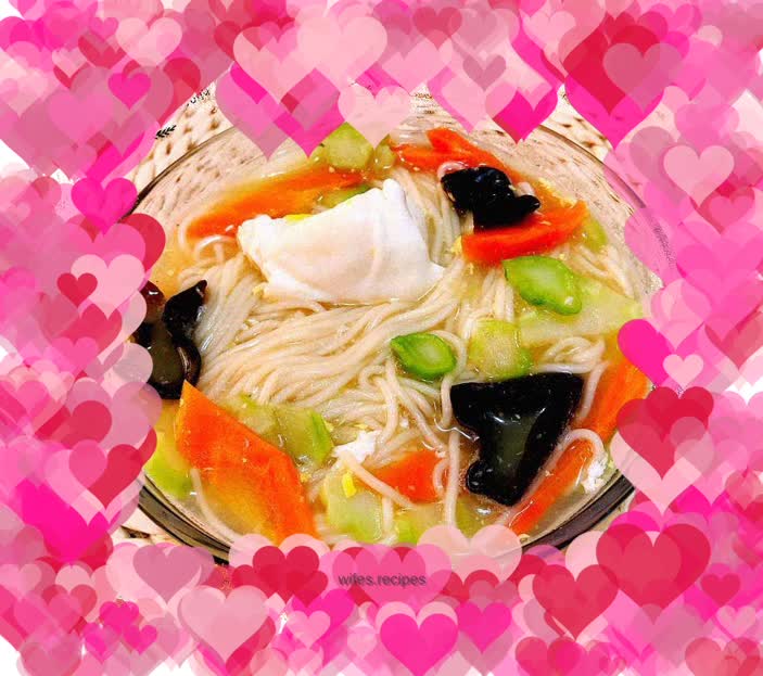 Seasonal vegetable noodles with egg