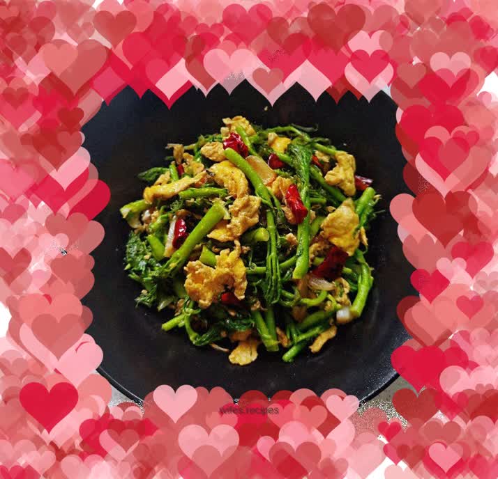 Scrambled eggs with spinach