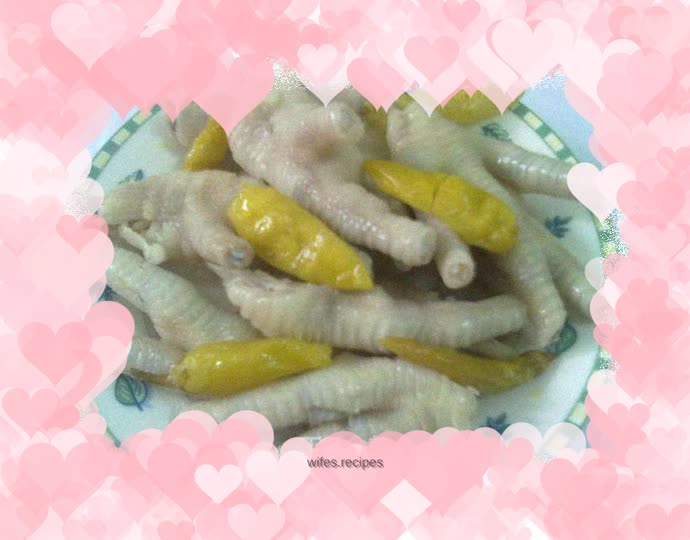 Pickled pepper chicken feet