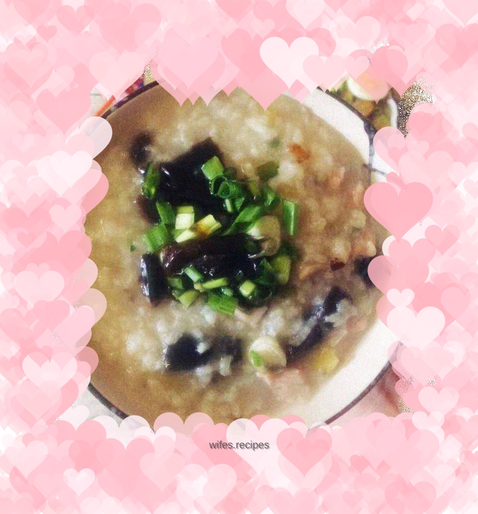Mushroom and preserved egg lean meat porridge
