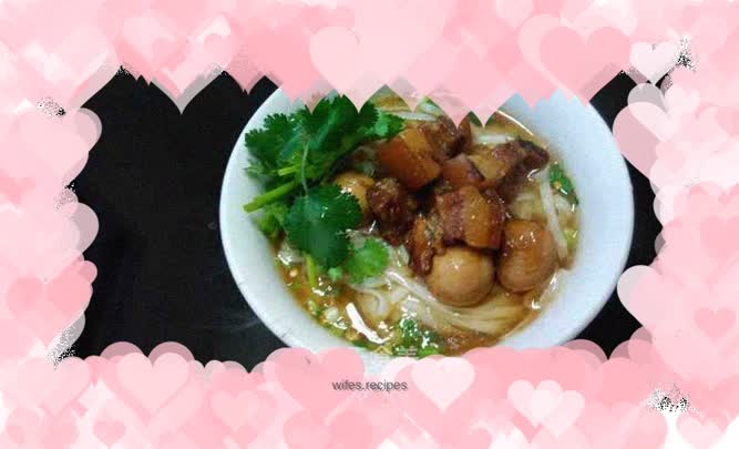 Delicious braised pork noodles