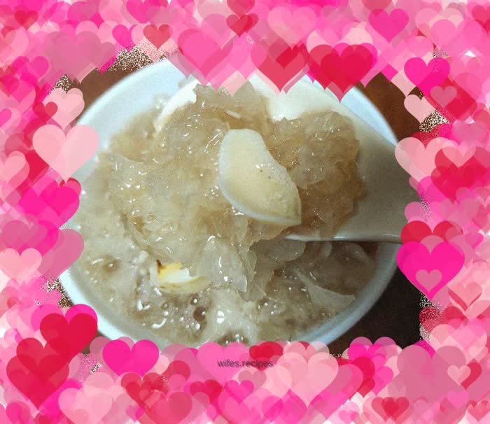 Lily stewed white fungus