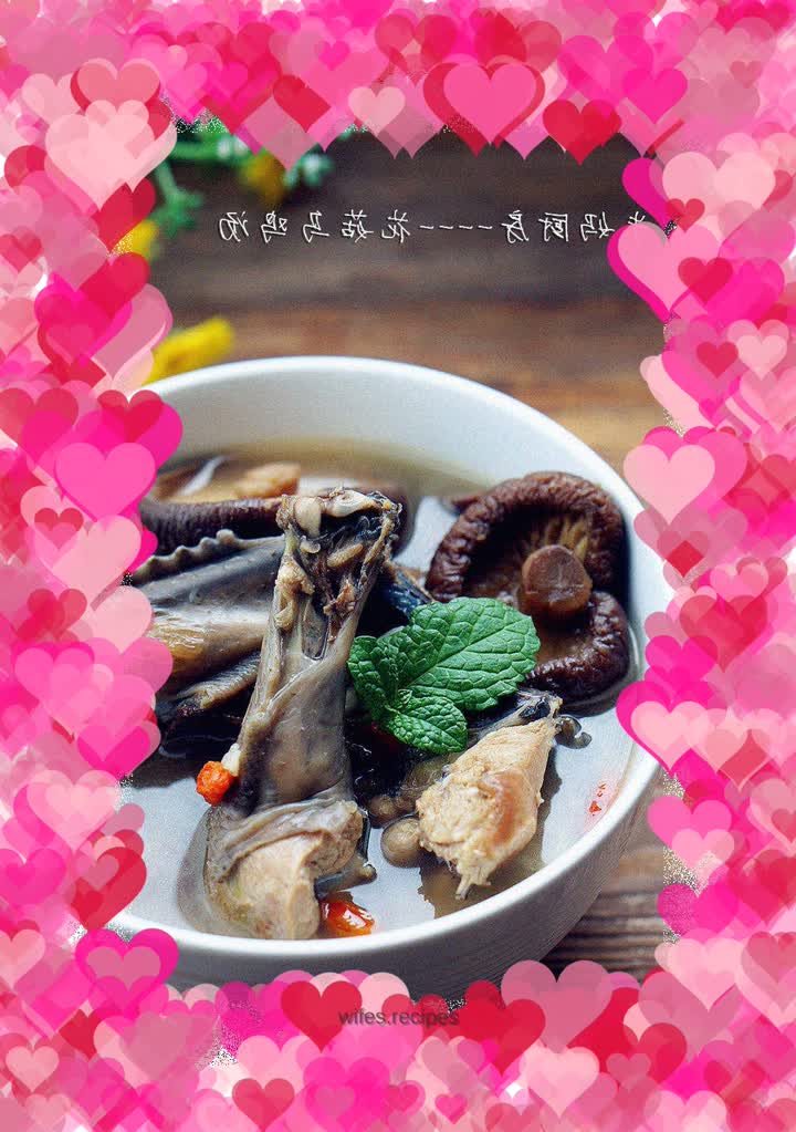 Mushroom and black-bone chicken soup