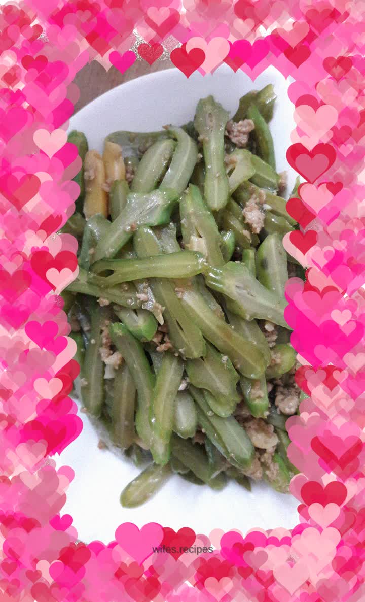 Stir-fried sword beans with minced meat