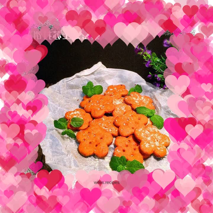 Golden cheese soda crackers