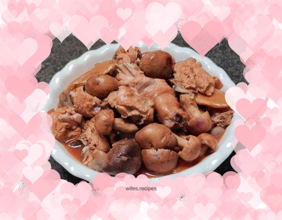 Braised chicken with fresh red mushrooms