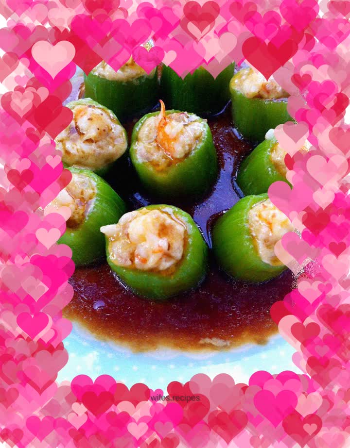 Luffa stuffed with shrimp and meat filling