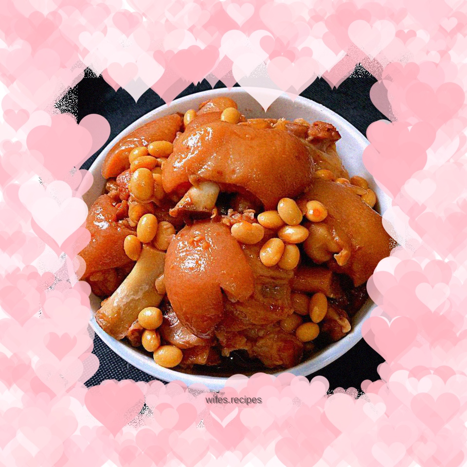 Braised pork trotters with soybeans