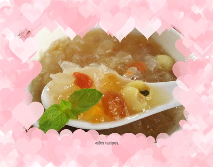 Peach Gum, Soap Locust, Rice Lotus Seeds and Tremella Soup