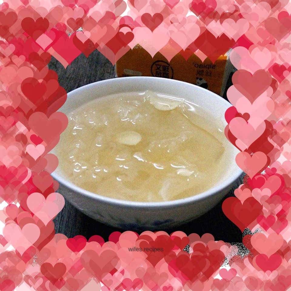 Rock sugar, snow pear and white fungus syrup