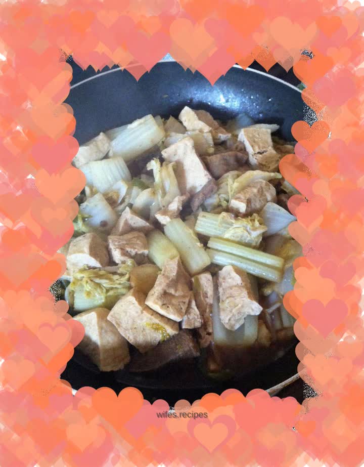 Cabbage and Beef Stewed with Frozen Tofu