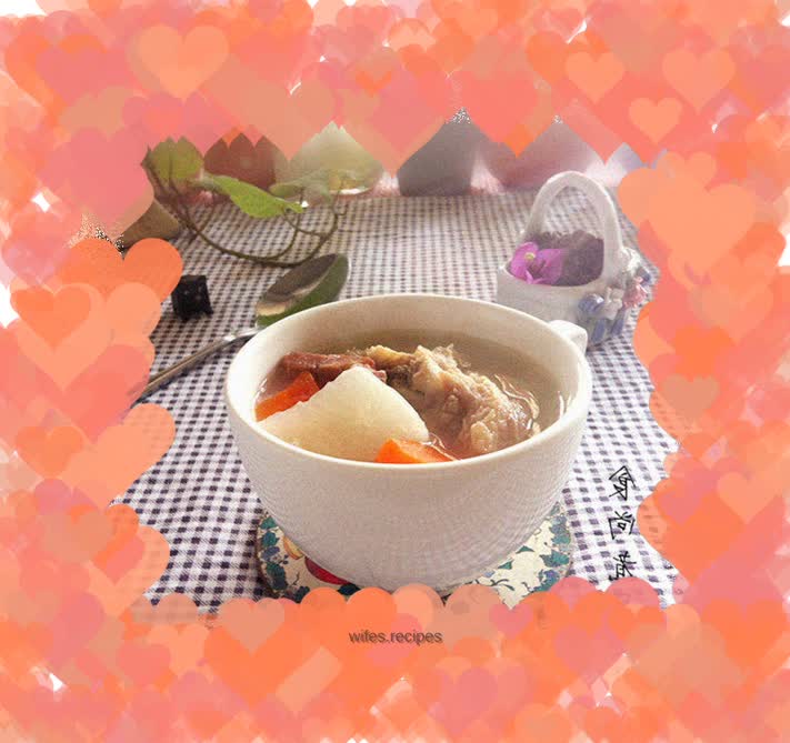 Salty bone, ham and radish soup