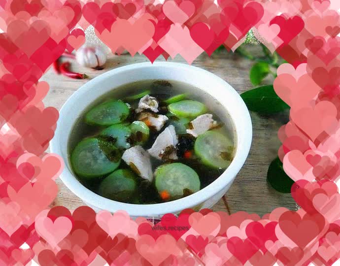 Seaweed and Luffa Lean Meat Soup