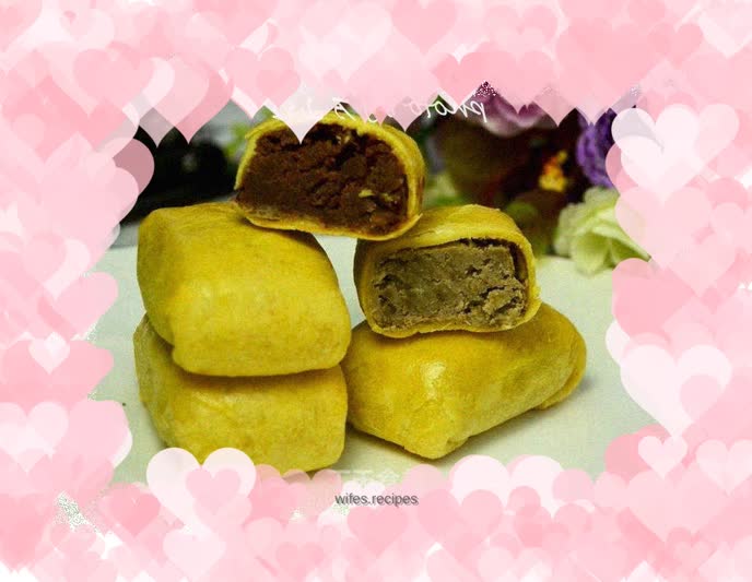 Golden mung bean cake