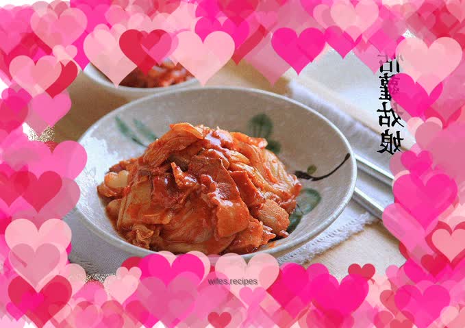 Spicy cabbage and fried bacon