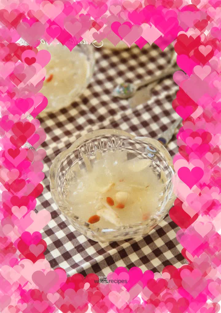 Tremella lily and lotus seed soup