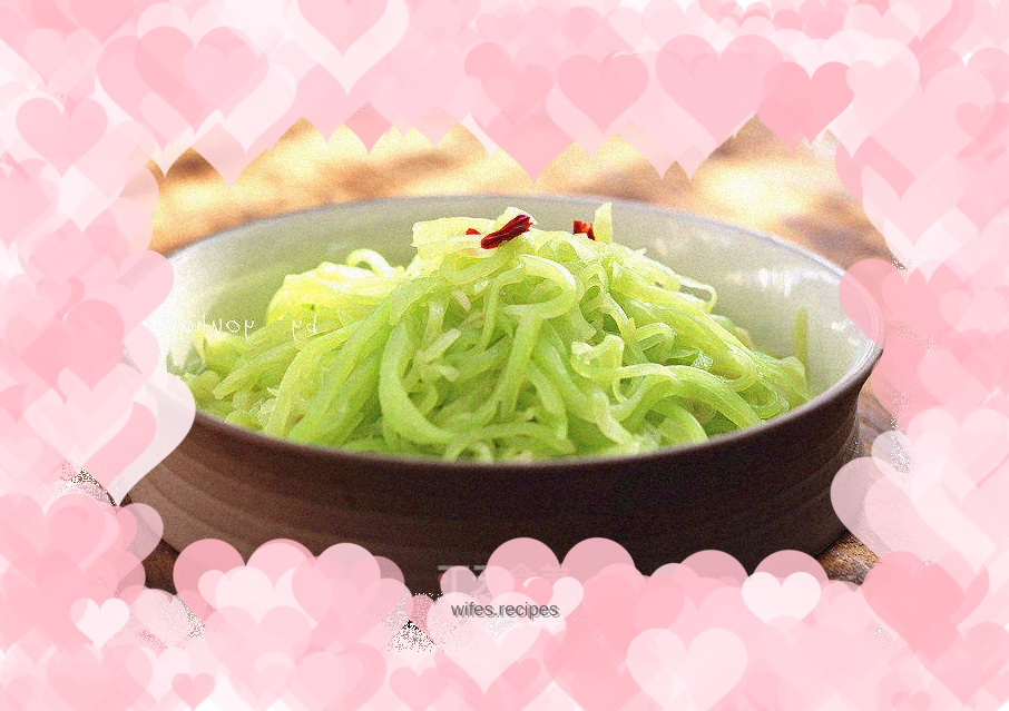 Stir-fried shredded lettuce