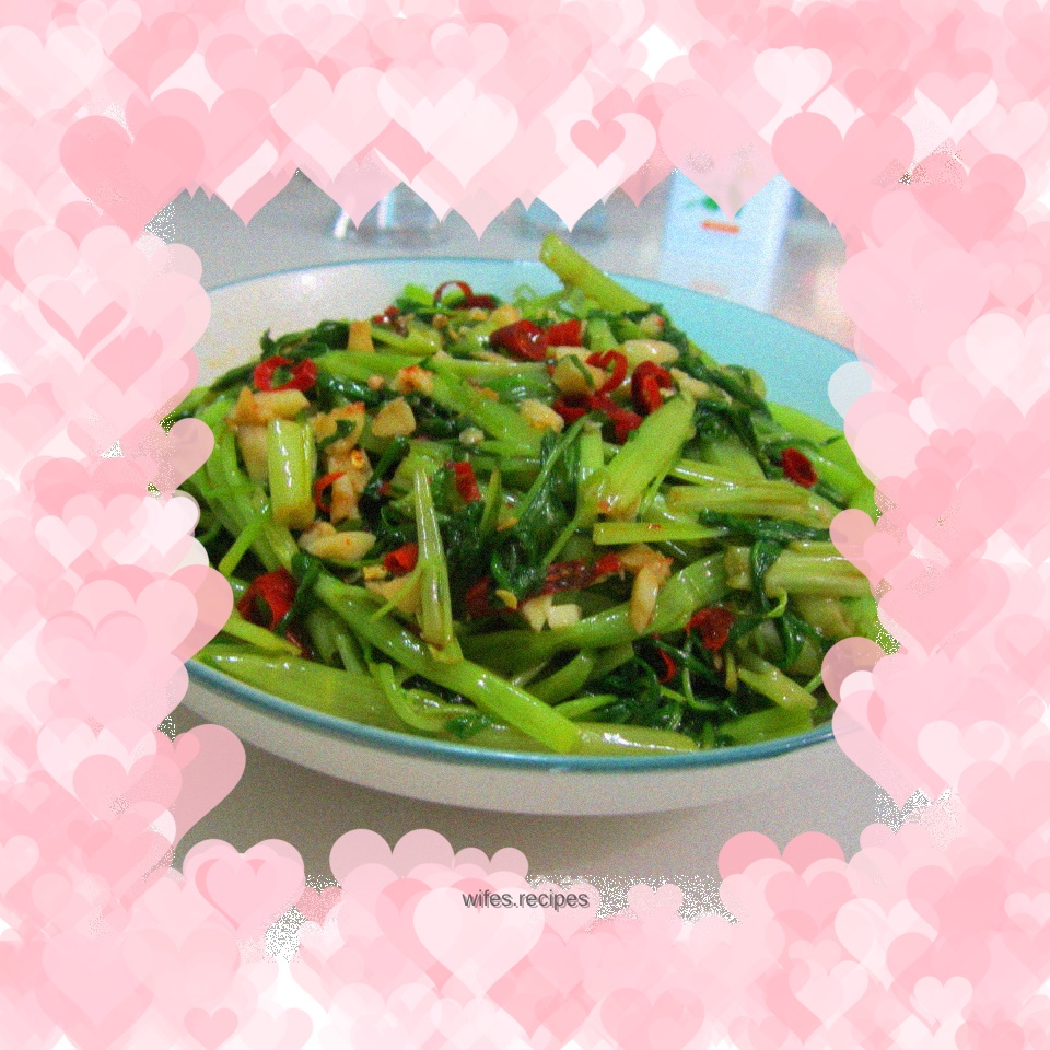 Stir-fried water spinach with garlic