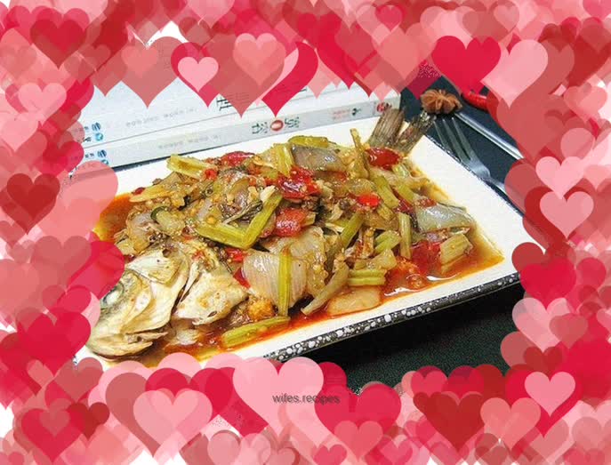 Grilled crucian carp with pickled pepper