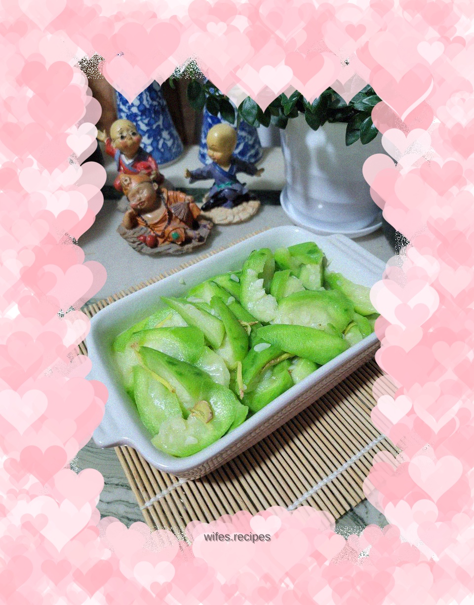 Stir-fried loofah with shredded ginger