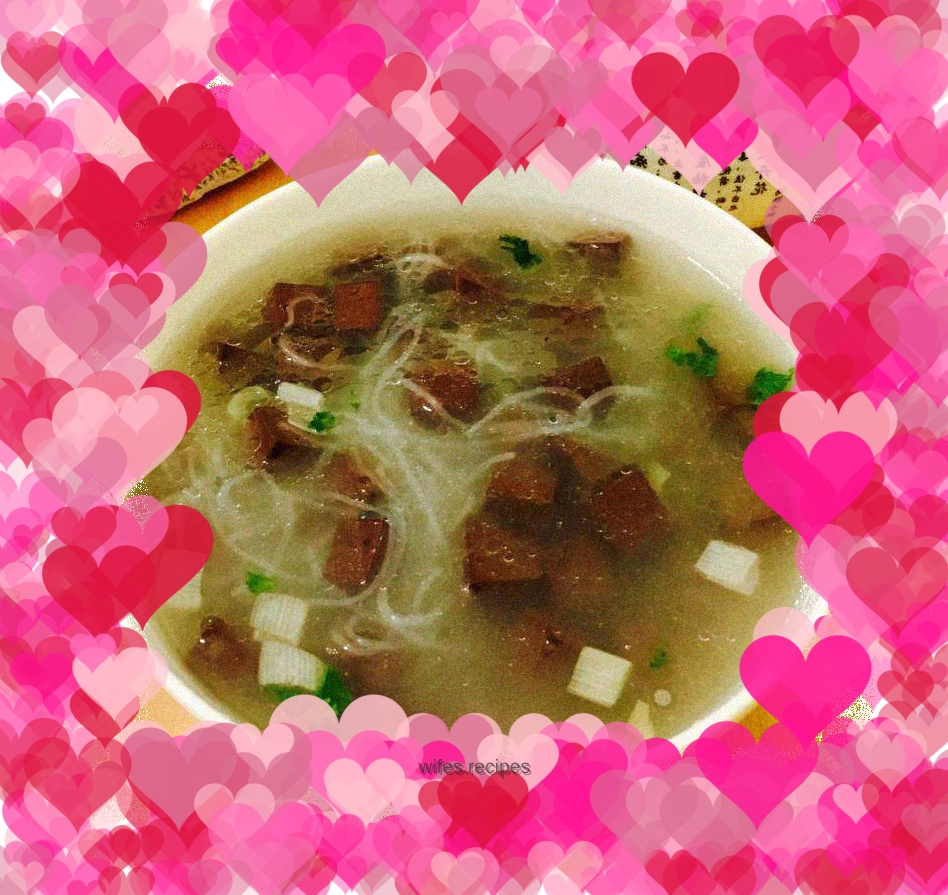 Pig blood vermicelli soup that nourishes yin and moisturizes the lungs in autumn