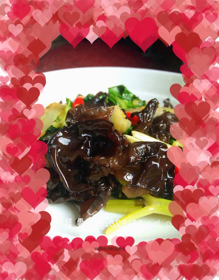 Home-cooked dish: Fried fungus with celery