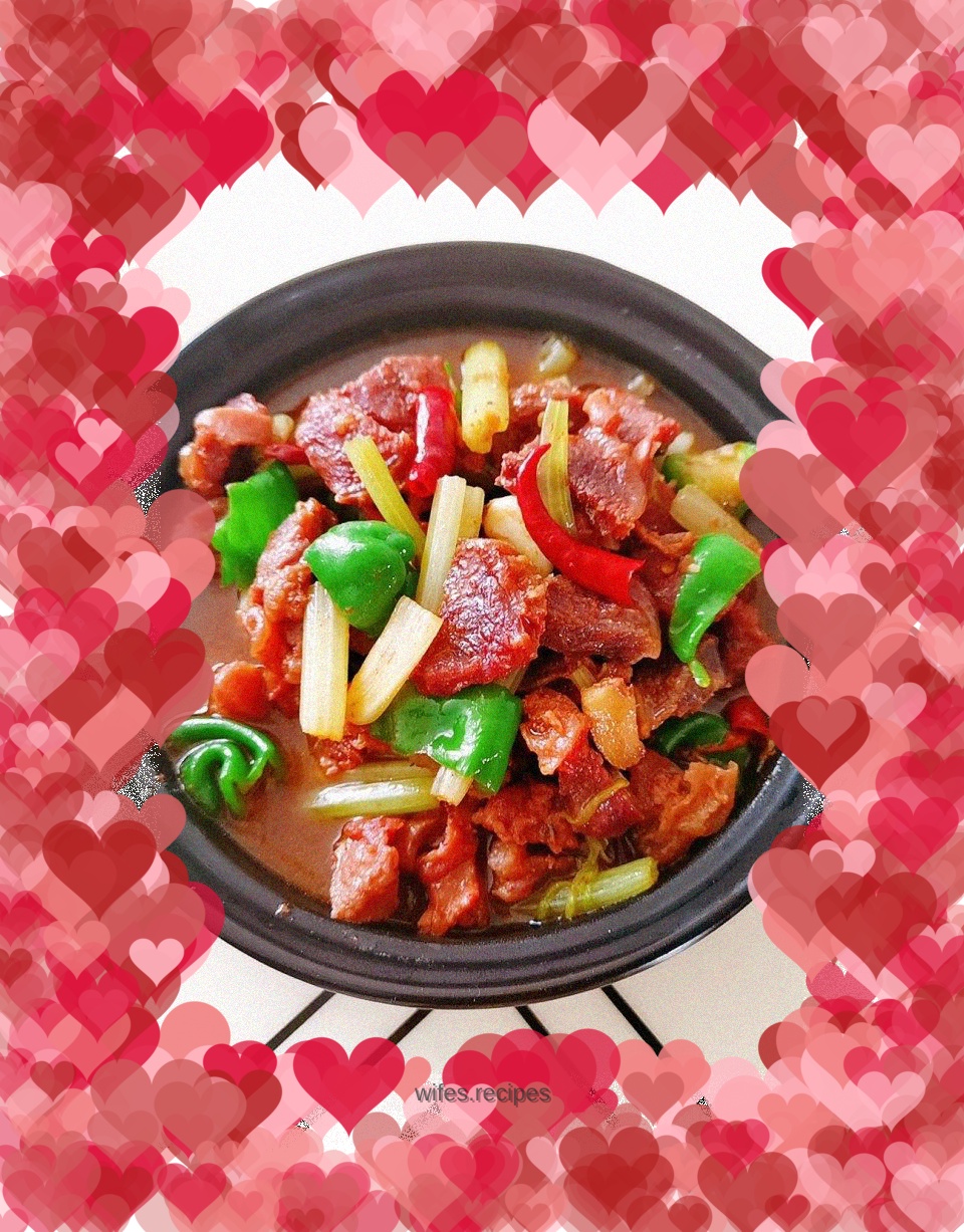 Stir-fried beef with celery stalks