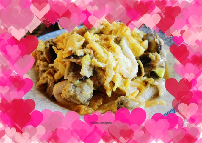 Fried seafood with eggs