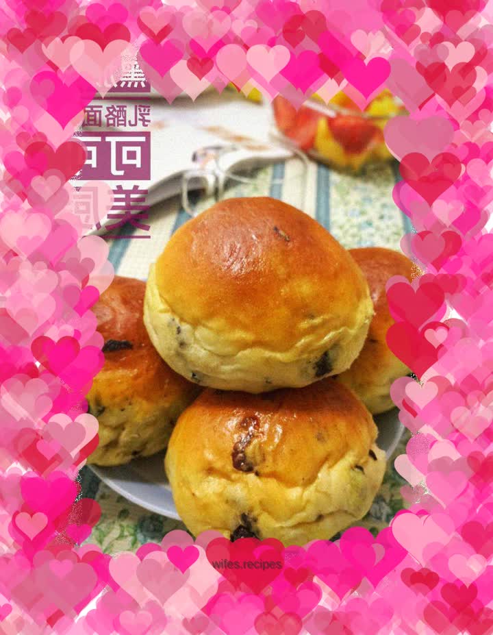 Blackcurrant cheese bread