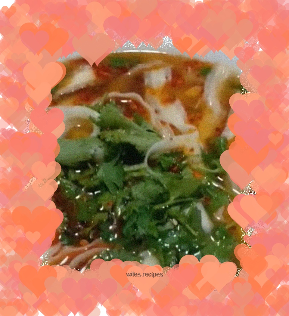 Hot sesame paste noodle soup