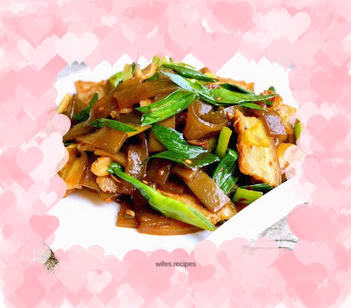 Twice-cooked pork with sweet potato skin