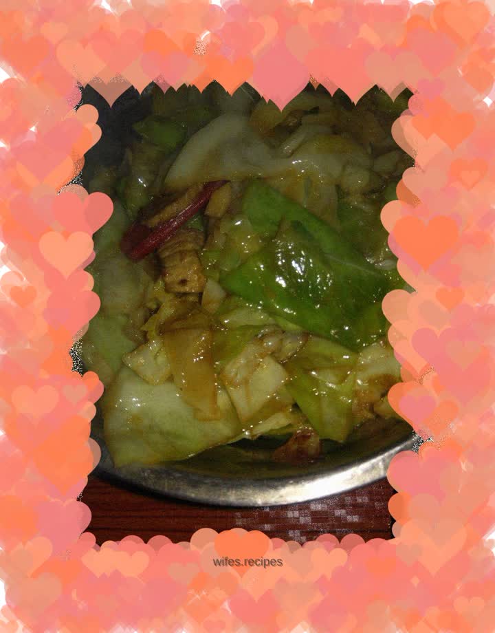 Stir-fried pork with cabbage in dry pot