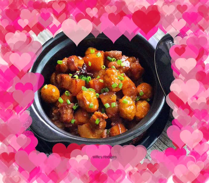 Braised pork with tiger skin egg