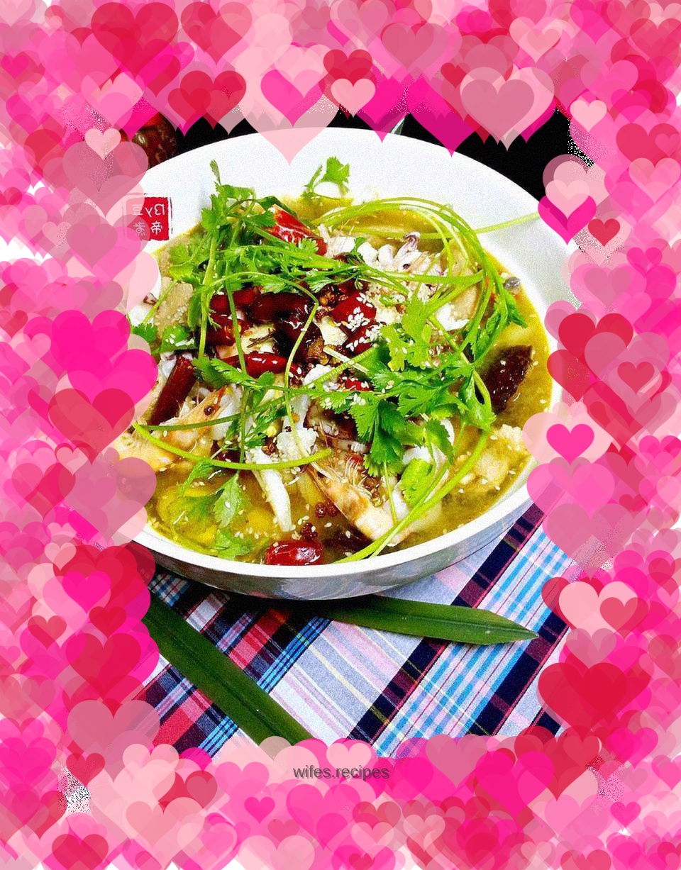 Boiled seafood and meat slices