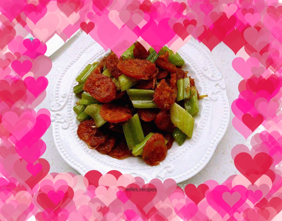 Fried sausage with celery